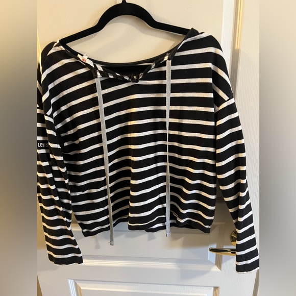Black and white striped tee - Levi’s- Large - Picture 3 of 3